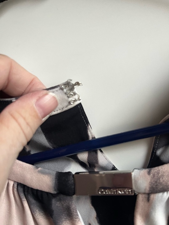 Women’s Long-Sleeve Floral Print Blouse in Black and Blush Calvin Klein small - Picture 6 of 9